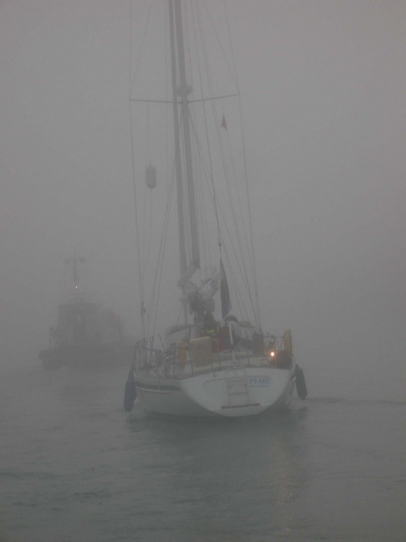 Einfahrt Dover im Nebel