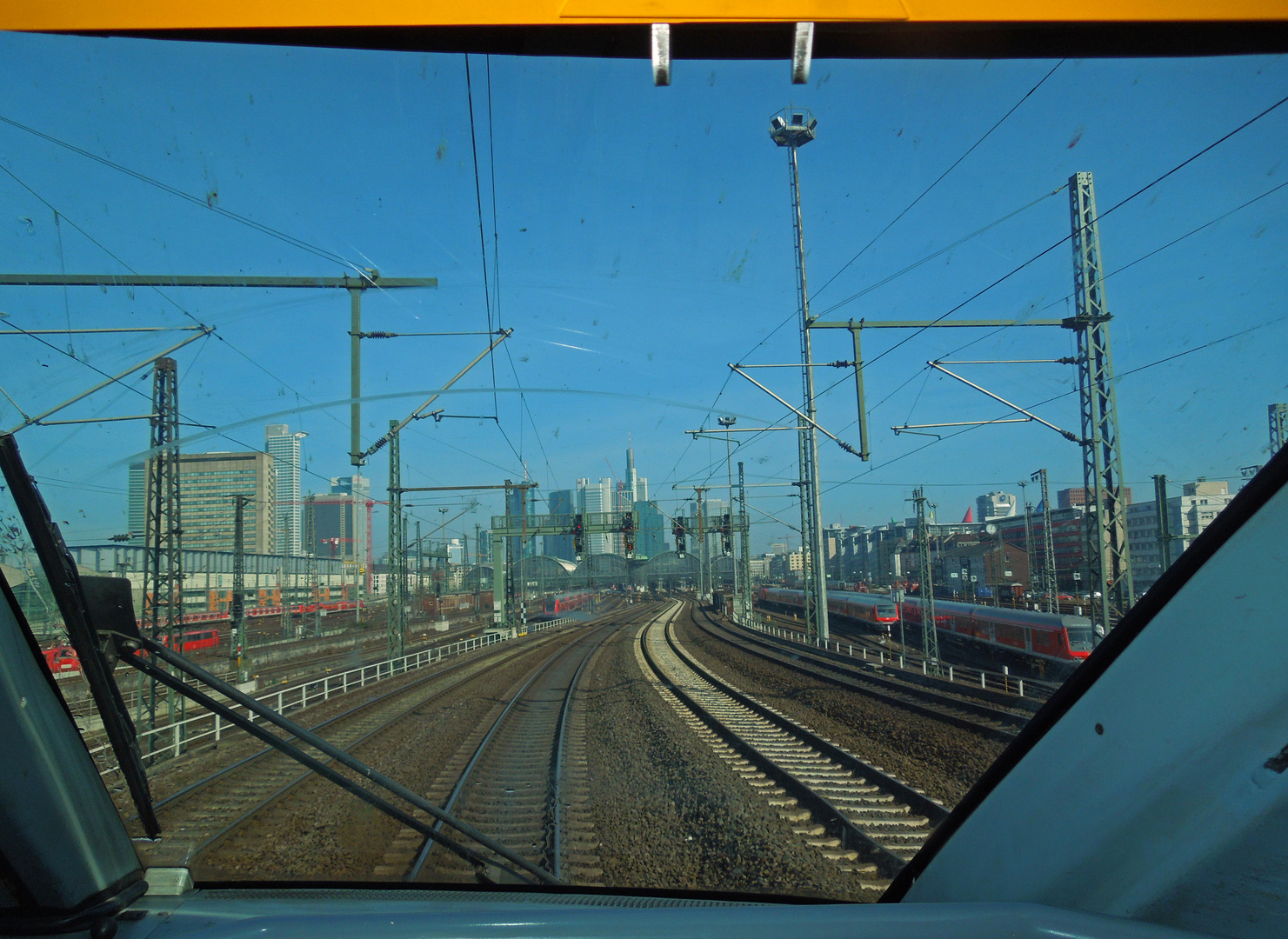 Einfahrt Frankfurt (M) Hbf aus ICE Perspektive