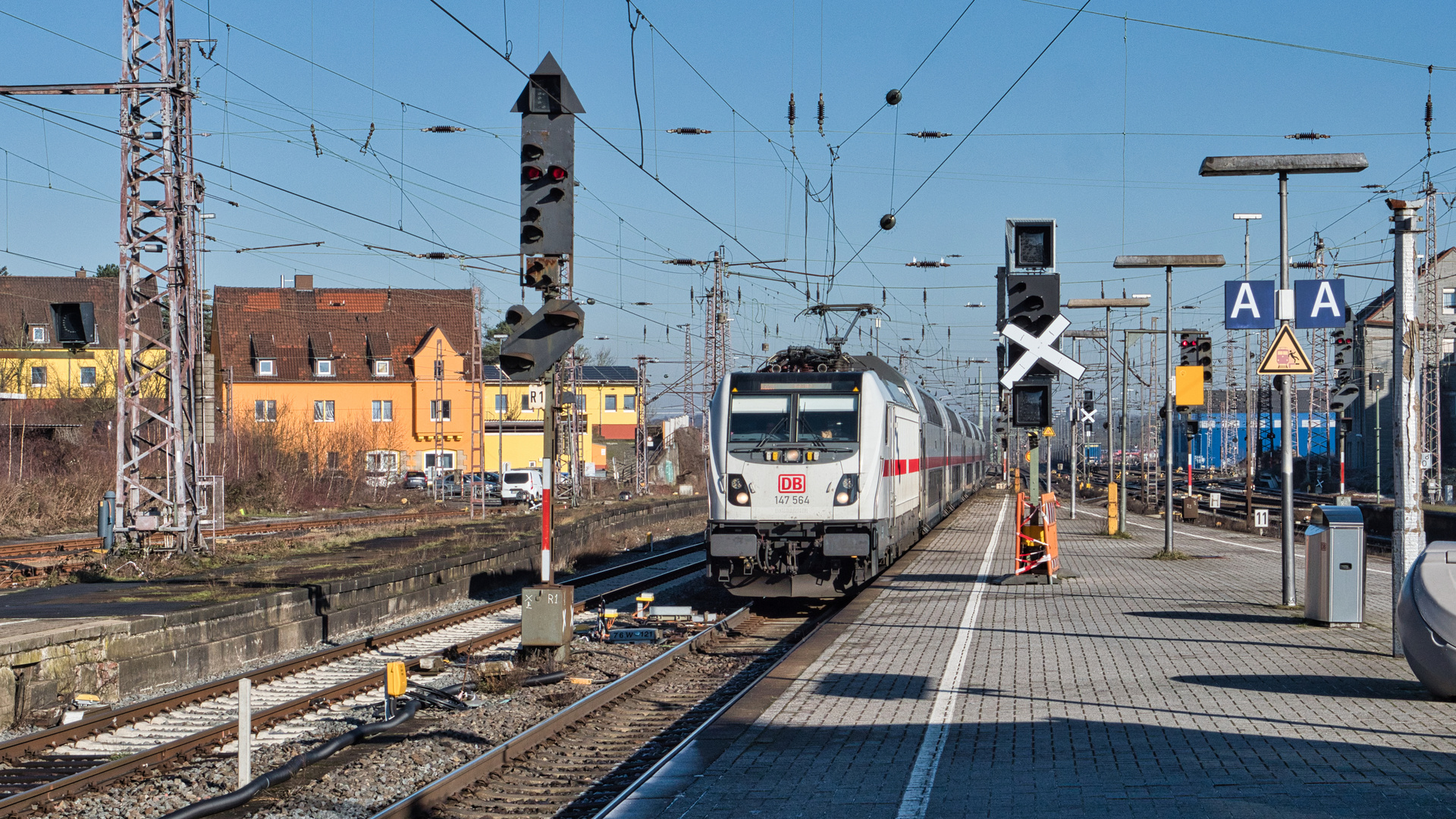 Einfahrt IC 2201 in Osnabrück Hauptbahnhof