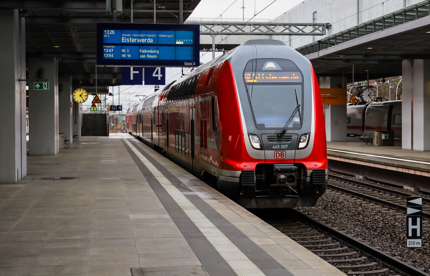 Einfahrt in Berlin Südkreuz