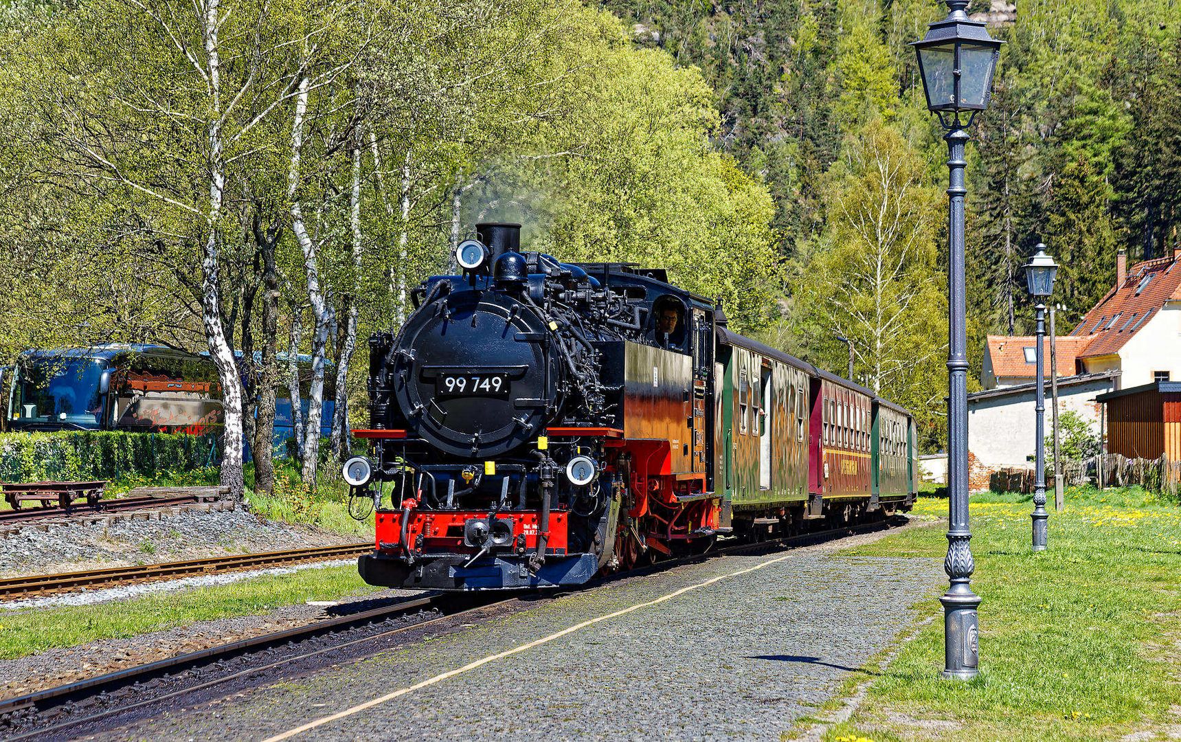 Einfahrt in den Bahnhof Oybin