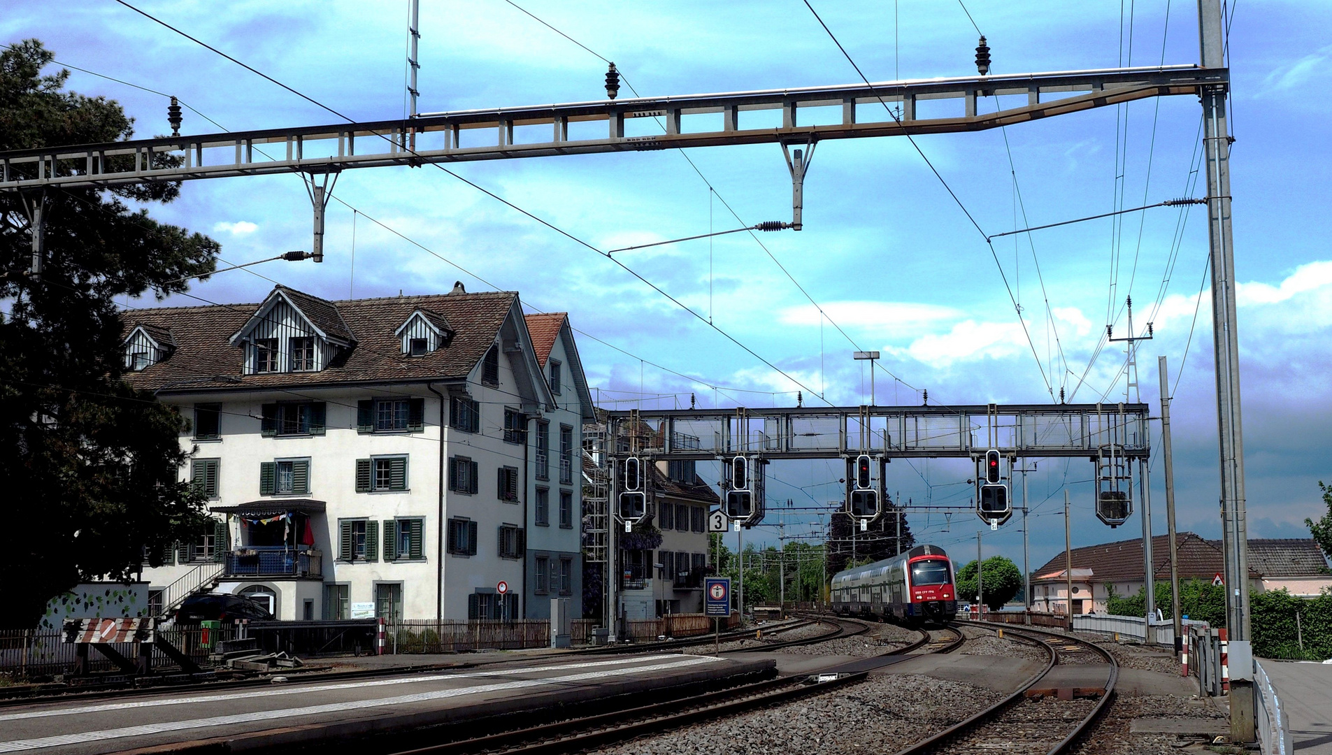 Einfahrt in den Bahnhof Wädenswil