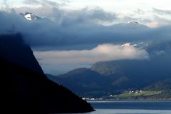 Einfahrt in den Geiranger Fjord 2