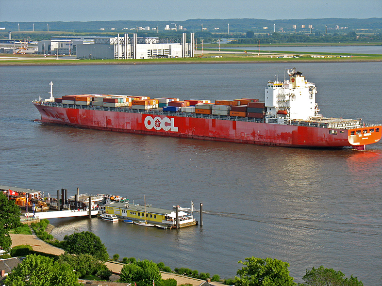 Einfahrt in den Hafen