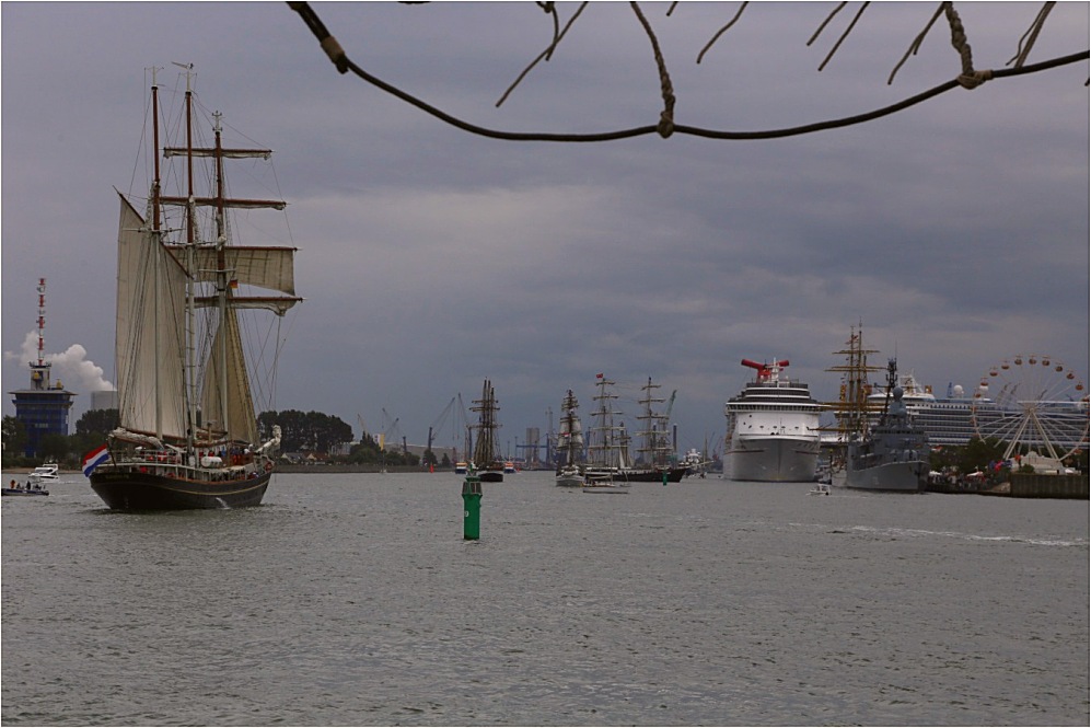 Einfahrt in den Hafen