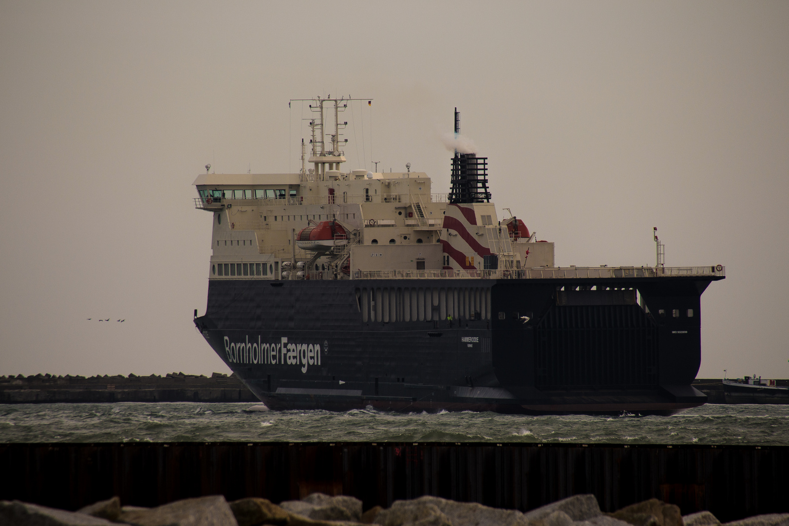 Einfahrt in den Hafen Mukran 