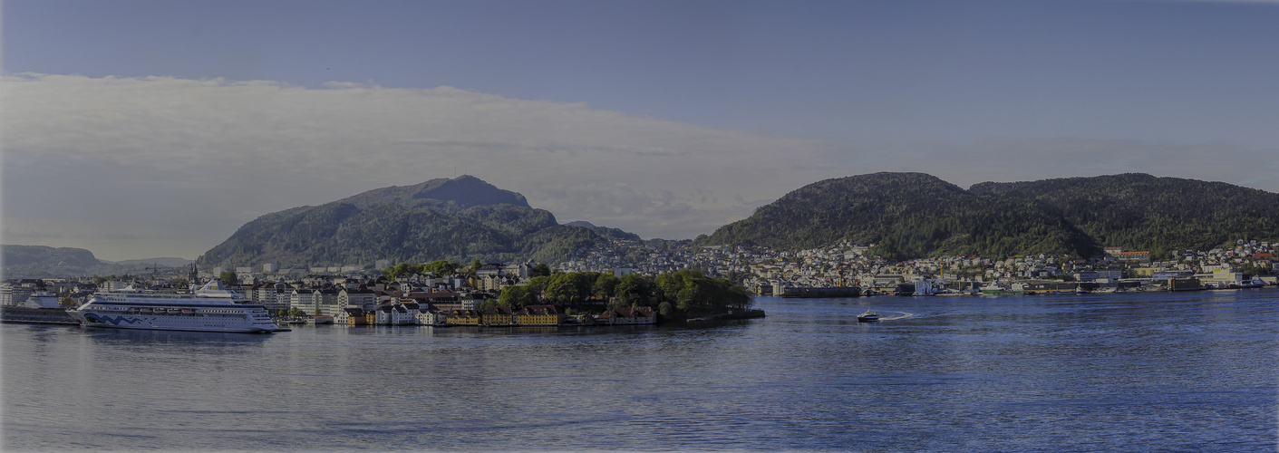 Einfahrt in den Hafen von Bergen