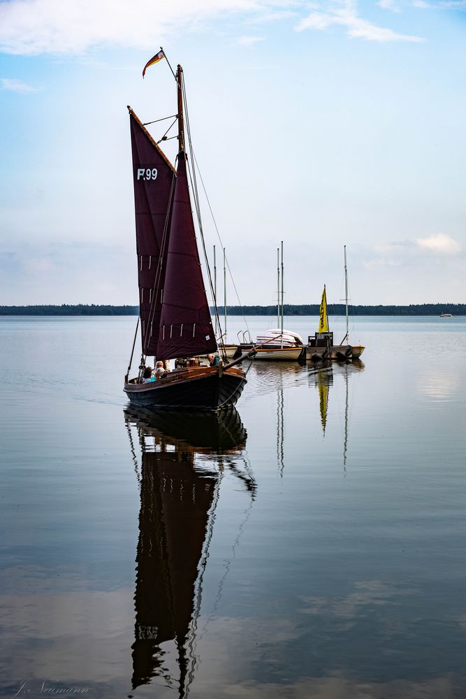 Einfahrt in den Hafen von Dierhagen