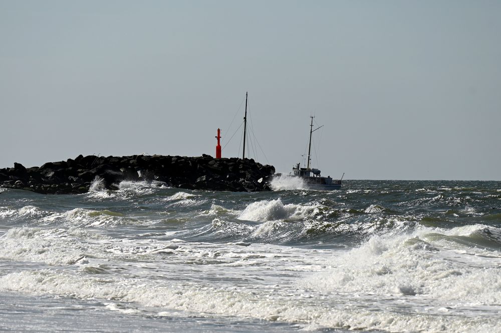 Einfahrt in den Hafen von Hvide Sande