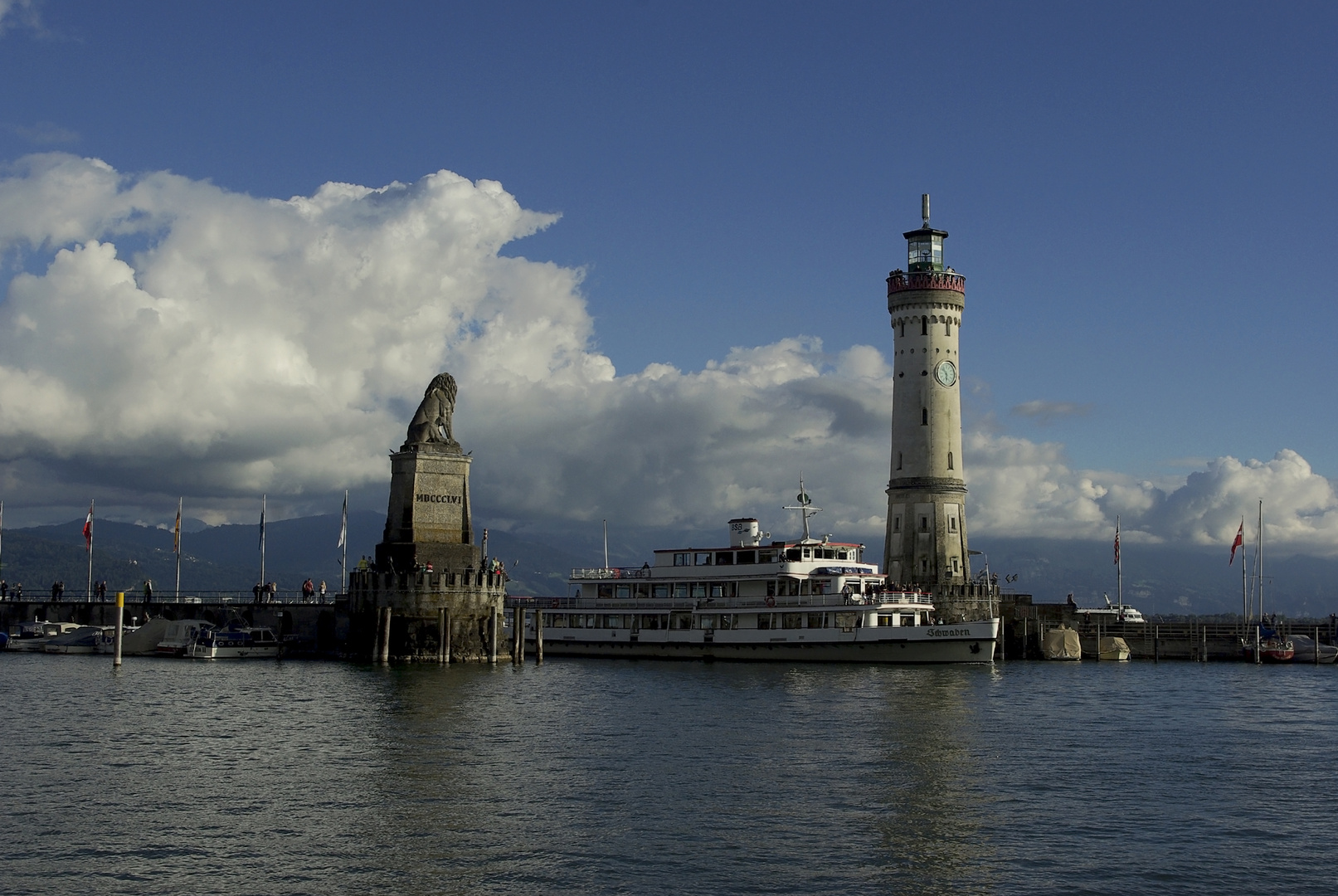 Einfahrt in den Hafen von Lindau