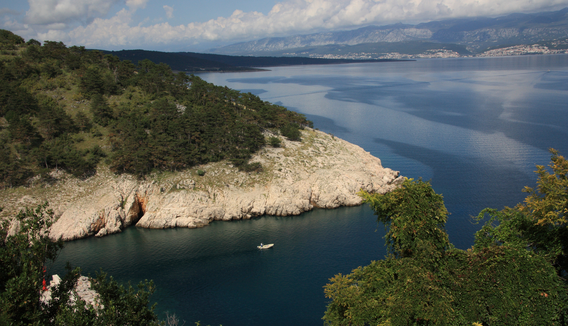 ~ Einfahrt in den Hafen von Vrbnik ~