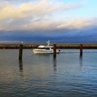 Einfahrt in den Hooksieler Hafen