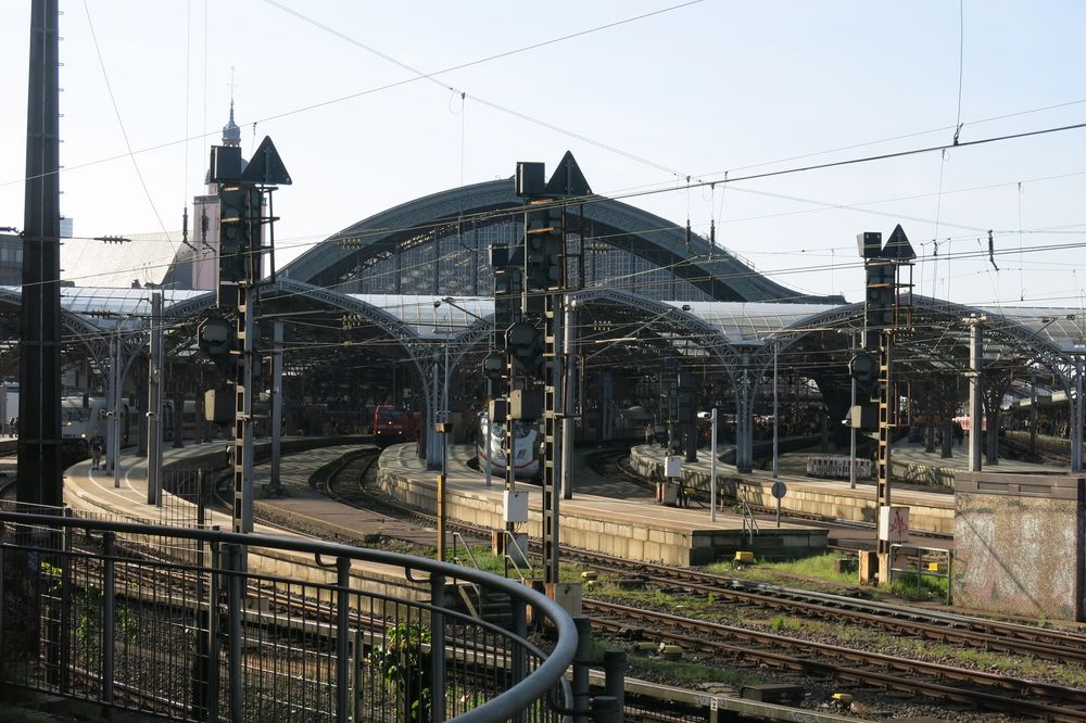 Einfahrt in den Kölner Hauptbahnhof