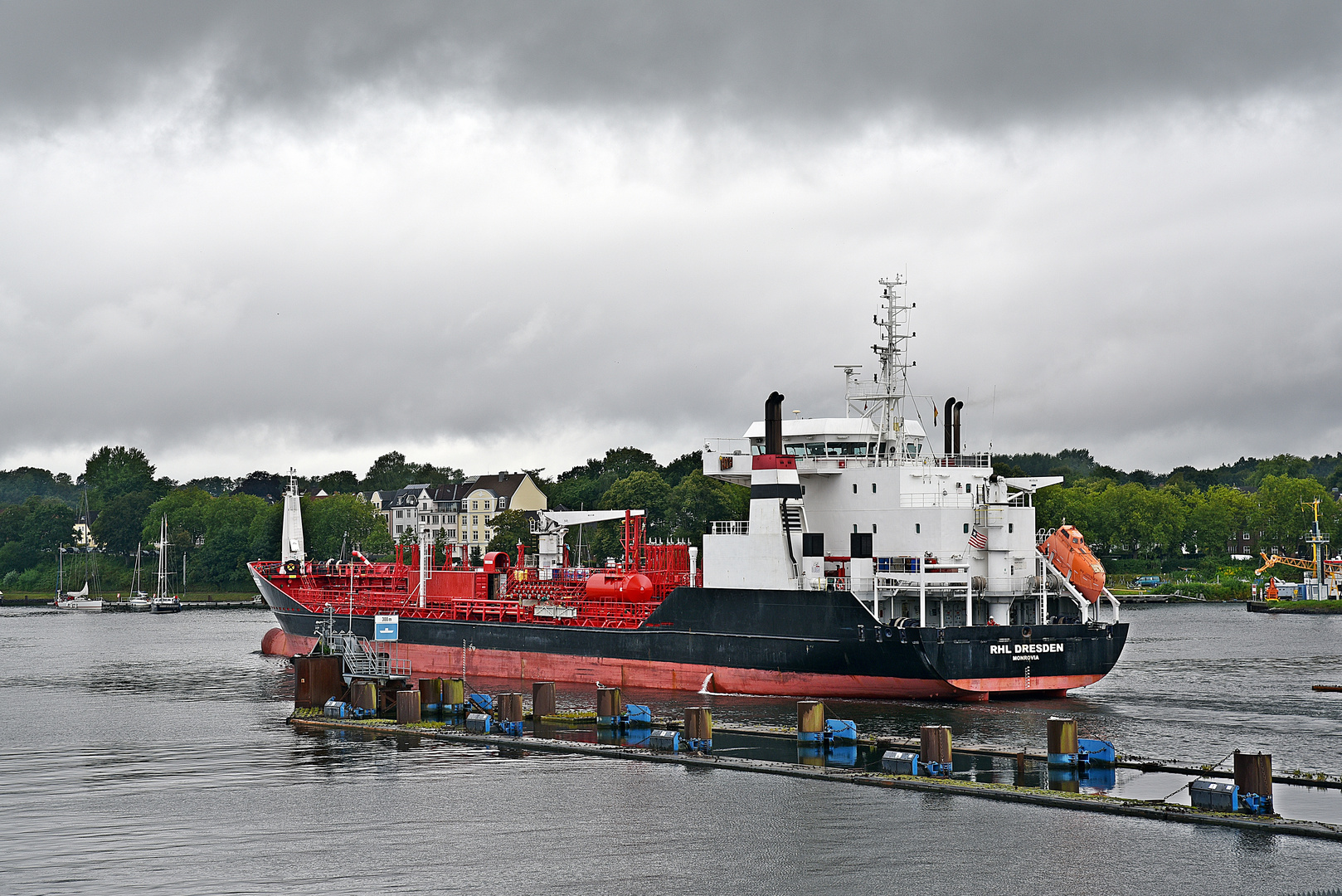 Einfahrt in den Nord-Ostsee-Kanal Schleuse Kiel