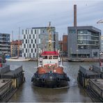 Einfahrt in die Schleuse Neuer Hafen.....