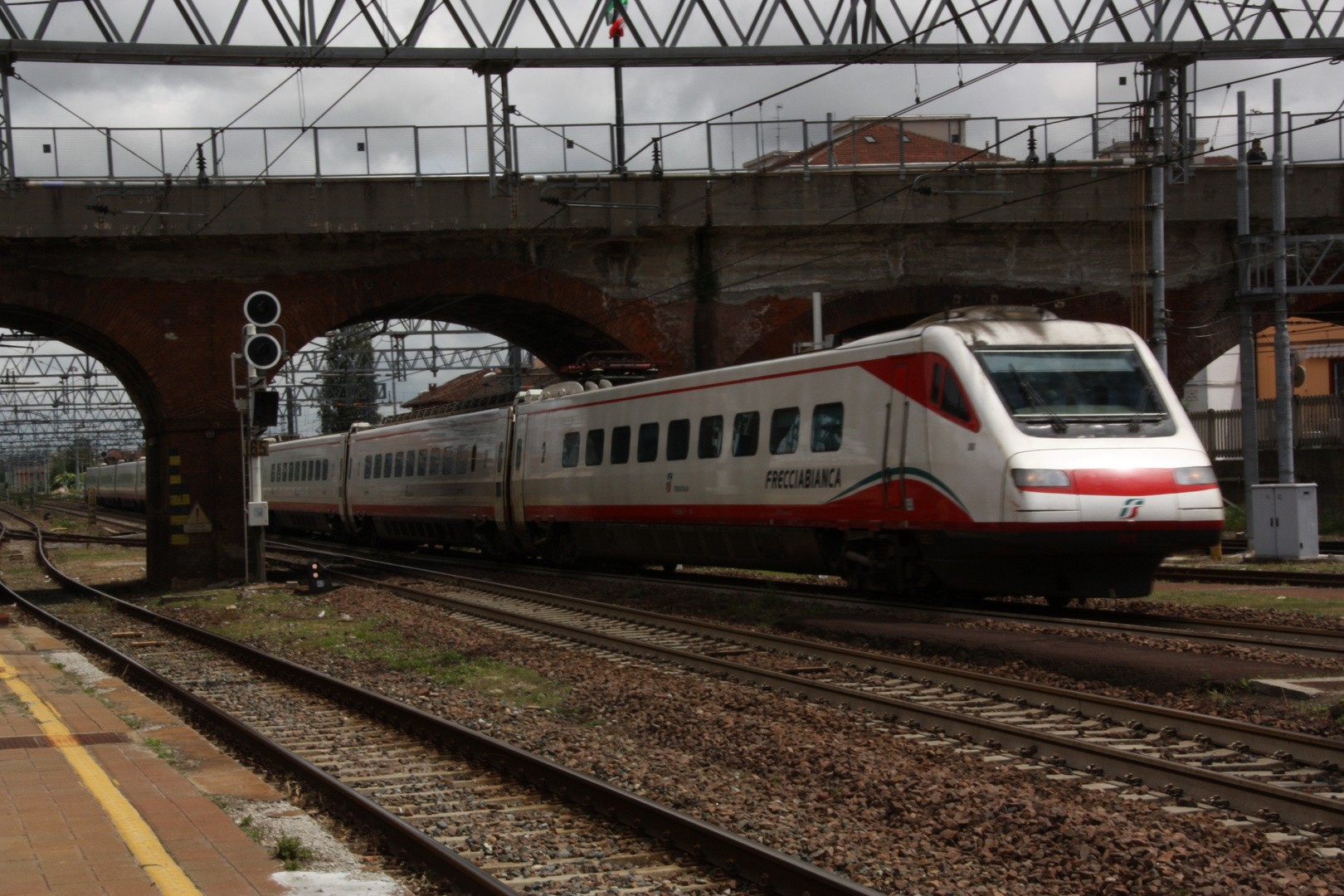 Einfahrt  in  die  Stazione  ASTi