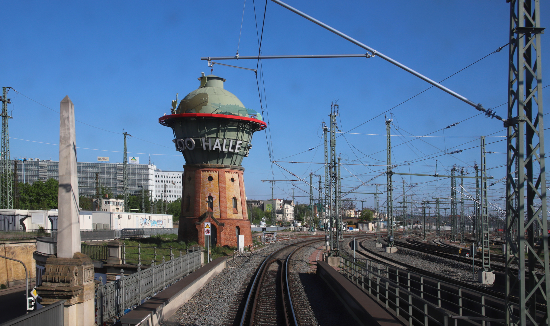 Einfahrt in Halle/Saale Hbf