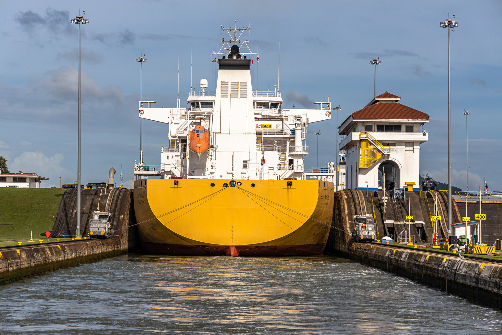 Einfahrt in zweite Schleuse Panamakanal alt