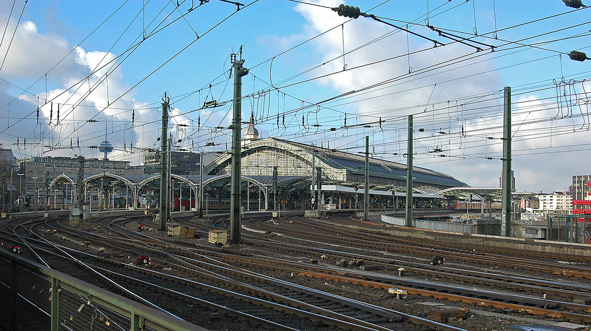 Einfahrt Köln HBf von der Hohenzollernbrücke her