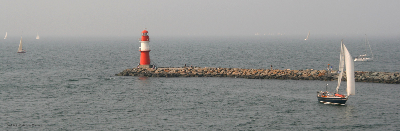 Einfahrt nach Warnemünde