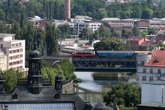 Einfahrt über den Fluß Radbuza zum Hbf Pilsen