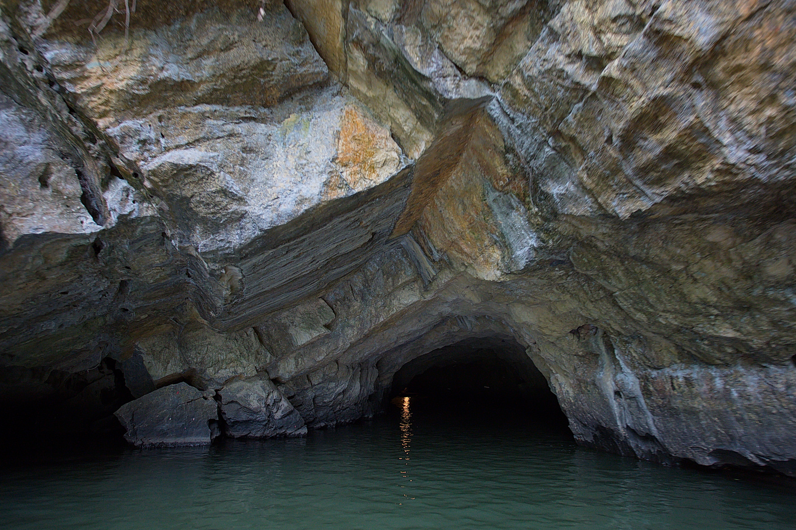 Einfahrt zu einer Höhle