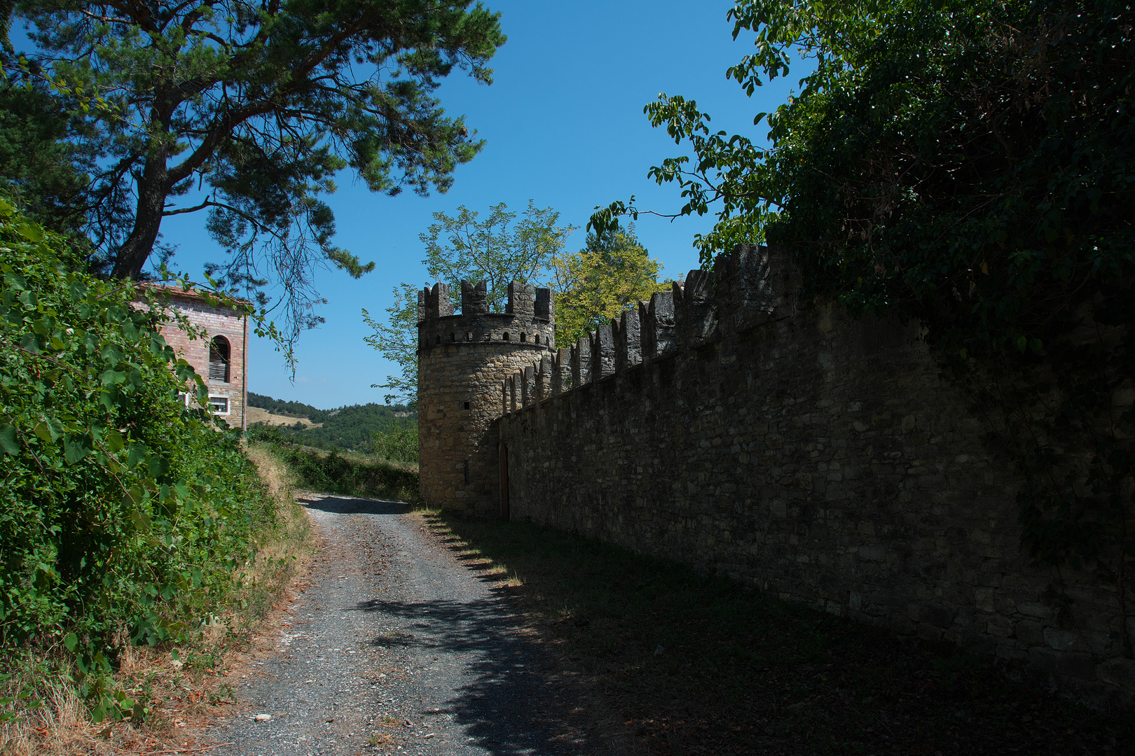 Einfahrt zum Castelcorniglio