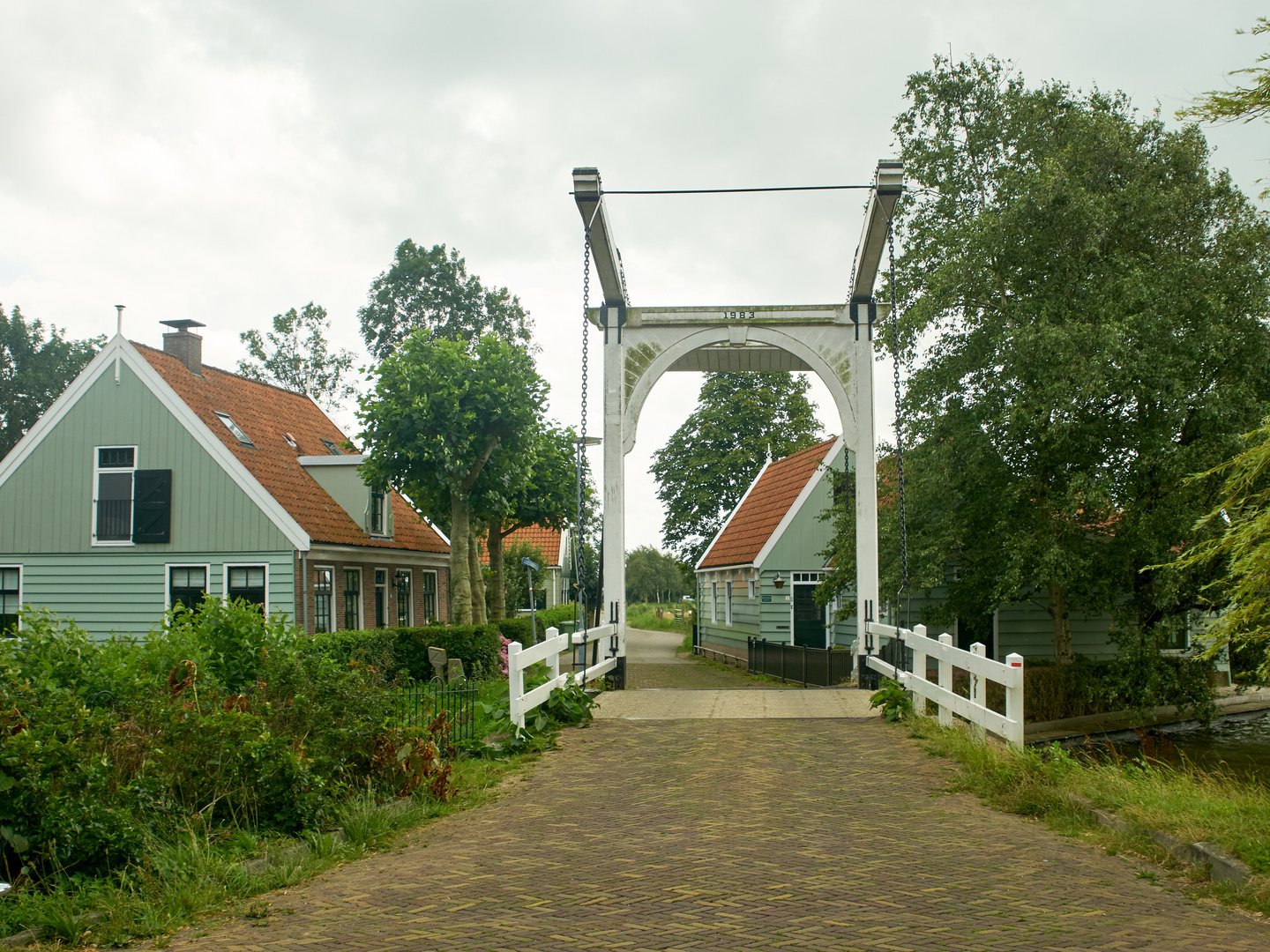 Einfahrt zum Dorf Zuiderwoude