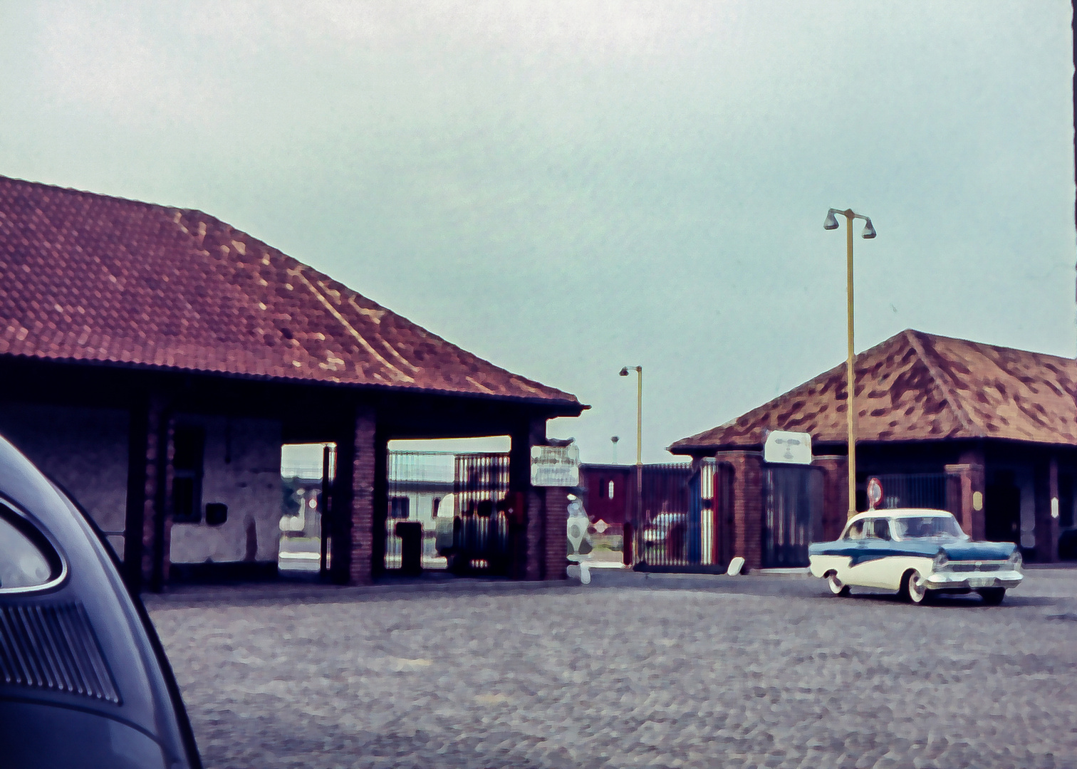 Einfahrt zum Militär/Zivilflughafen Tegel 1960