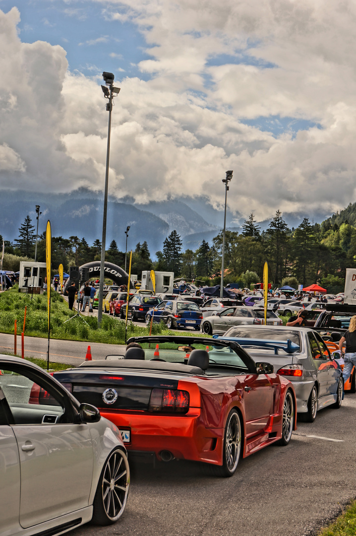 Einfahrt zum Tuning Day in Cazis