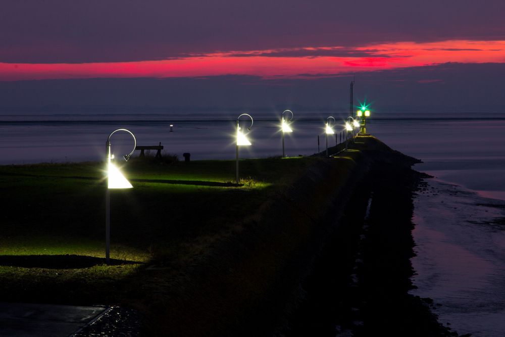 Einfahrt zur grossen Seeschleuse in Emden