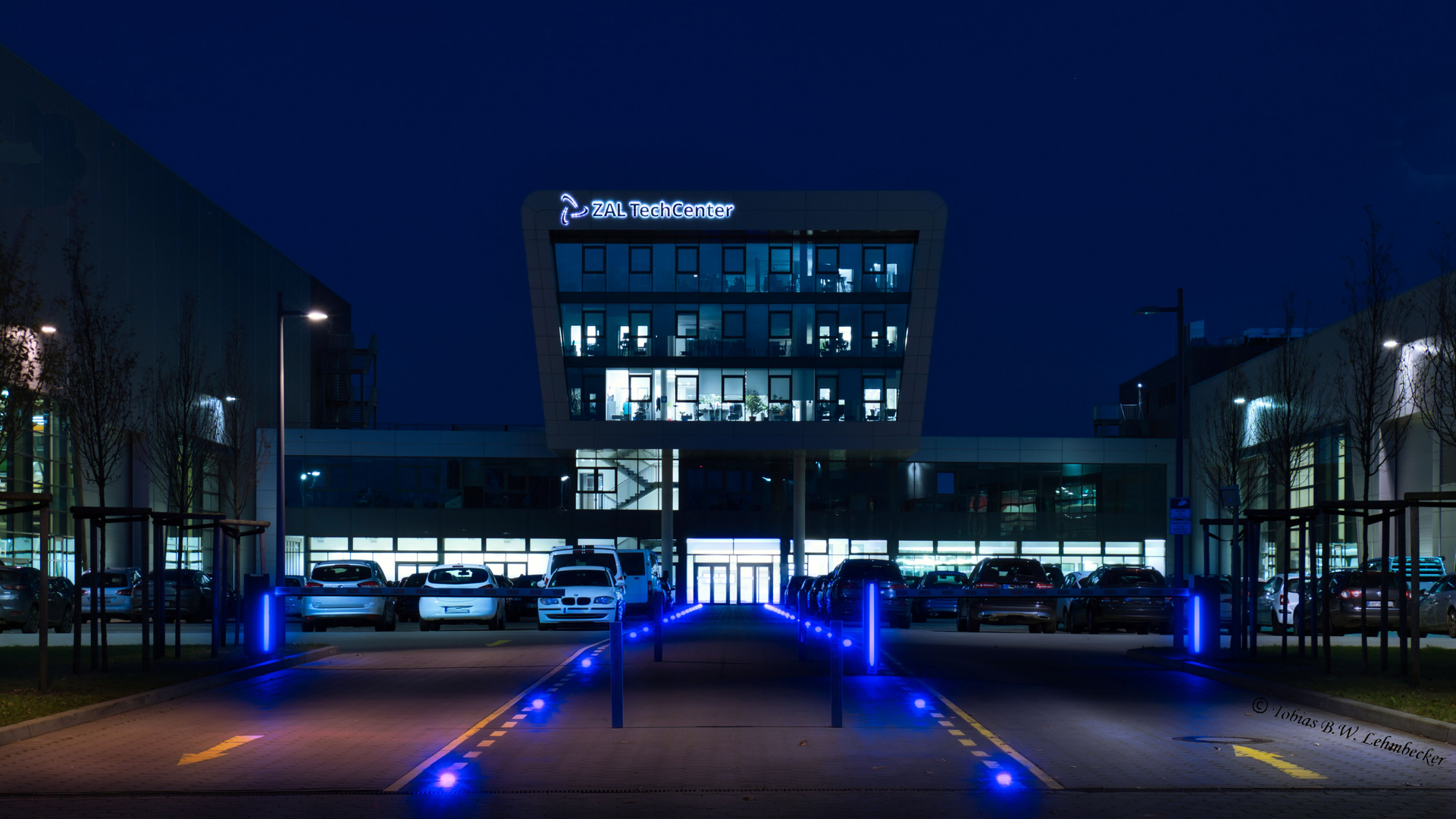 Einflugschneise Foto & Bild architektur, architektur bei nacht, gebäude Bilder auf