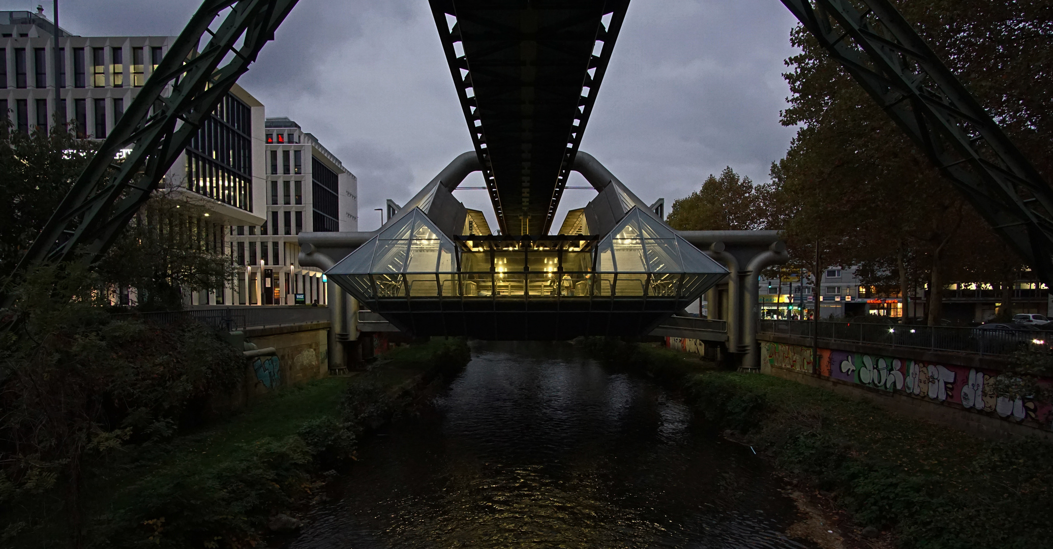 Einflugschneise für die Schwebebahn an der Ohligsmühle