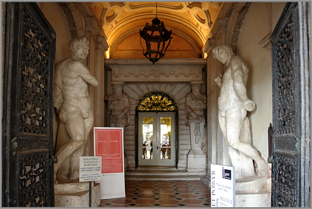 Eingang der Biblioteca...