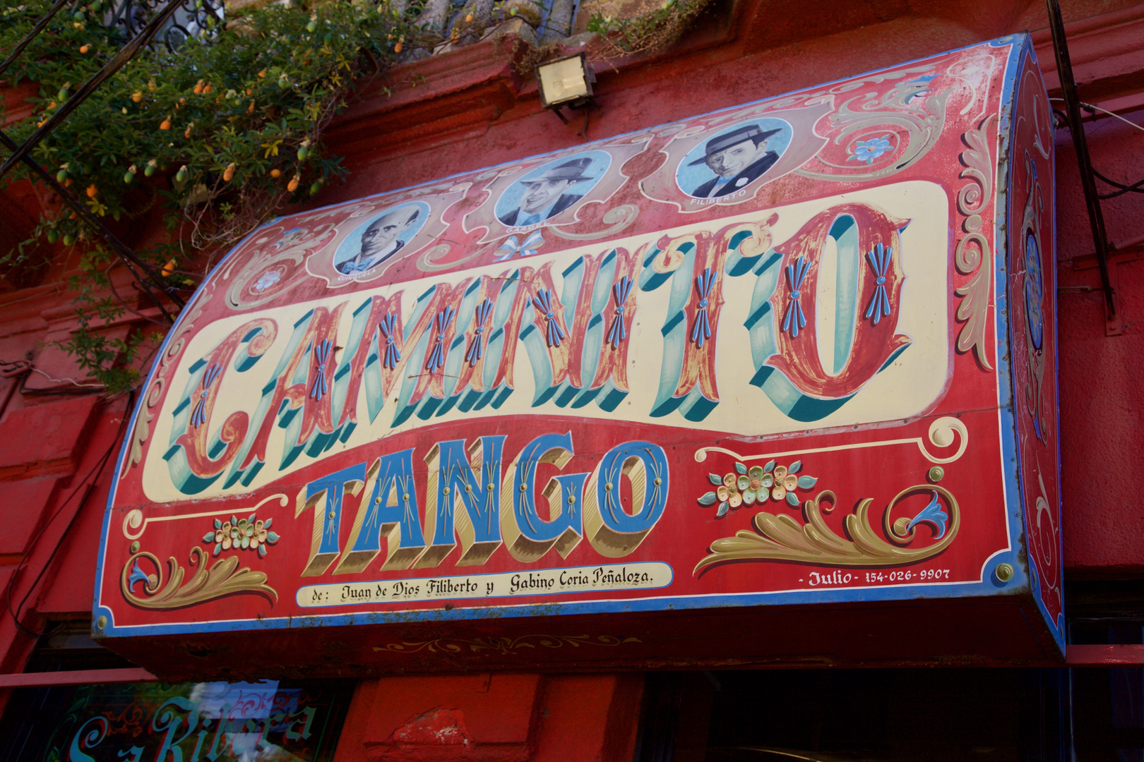 Eingang eines Tango-Restaurants (lI)