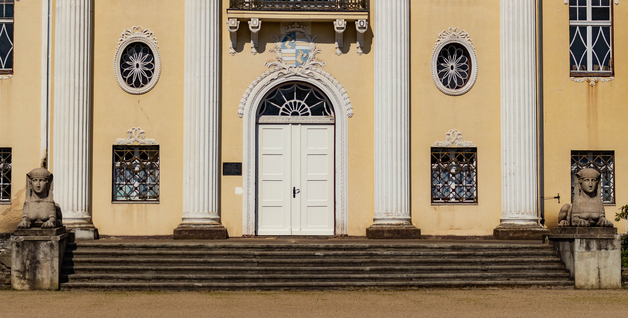 Eingang Neues Schloss Tangerhütte