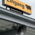 Eingang vom Parkdeck zur Ladenpassage