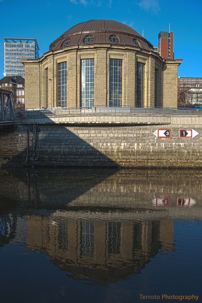 Eingang zu dem Alten Elbtunnel