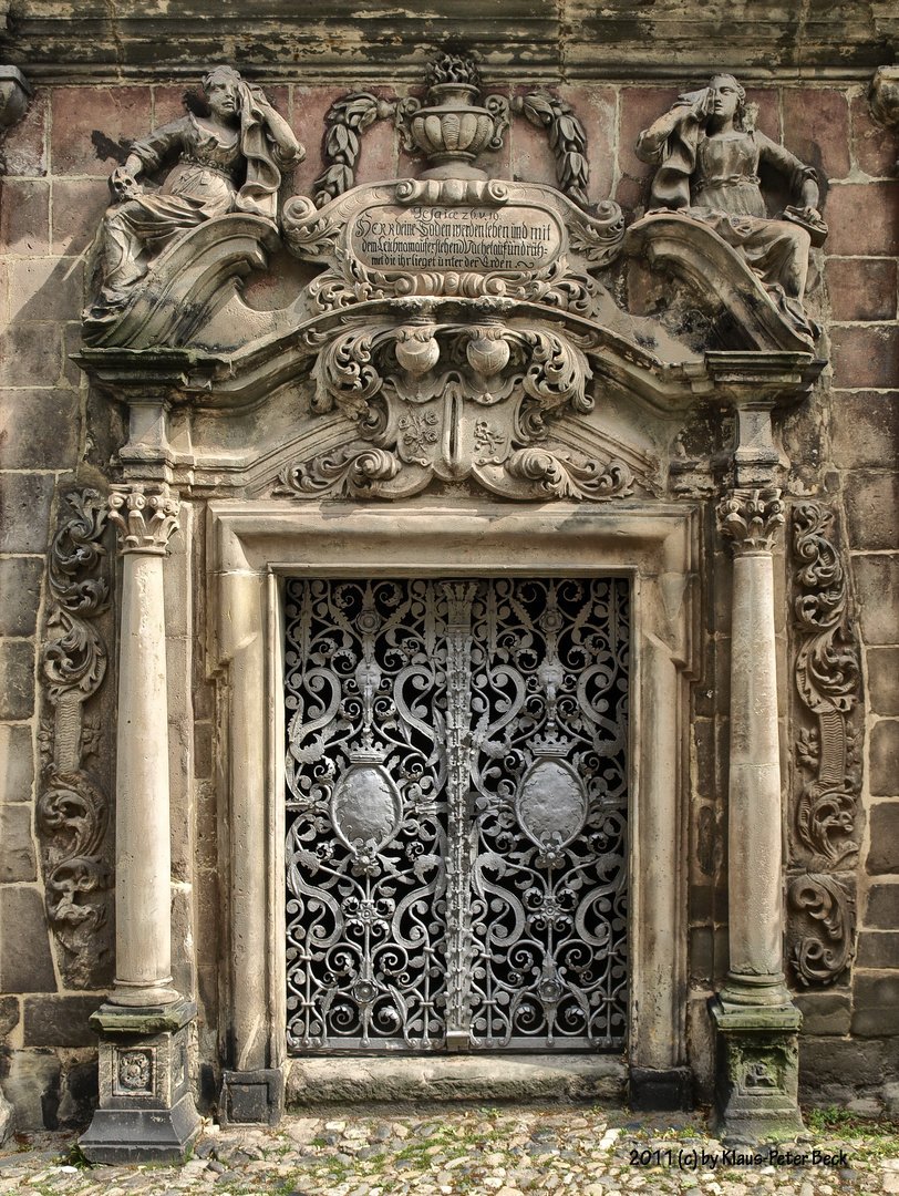 Eingang zu einem Mausoleum