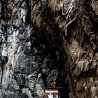 Eingang zu einer Meditationshöhle, Paro, Buthan