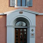 Eingang zum alten Schul- und Rathaus