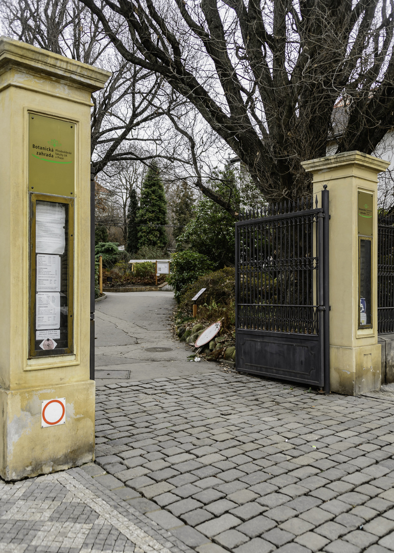 Eingang zum Botanischen Garten