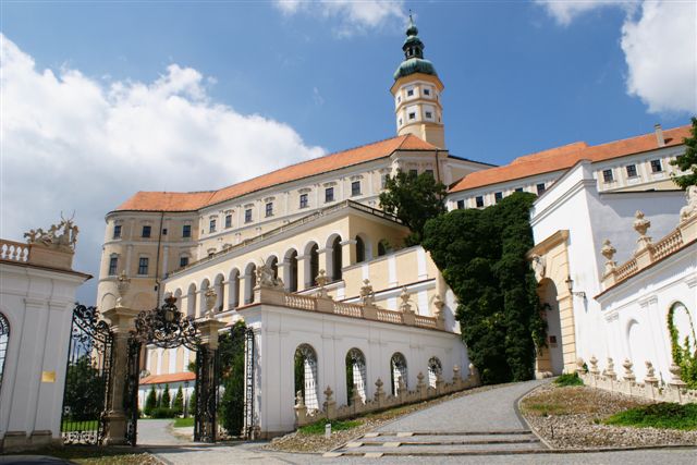 Eingang zum Fürstenschloss in Mikulov