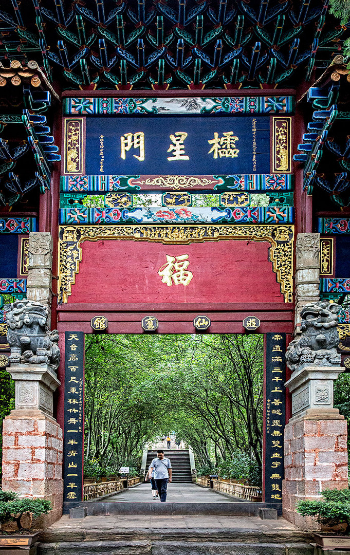 Eingang zum Goldenen Tempel in Kunming