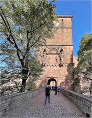 eingang zum heidelberger schloss