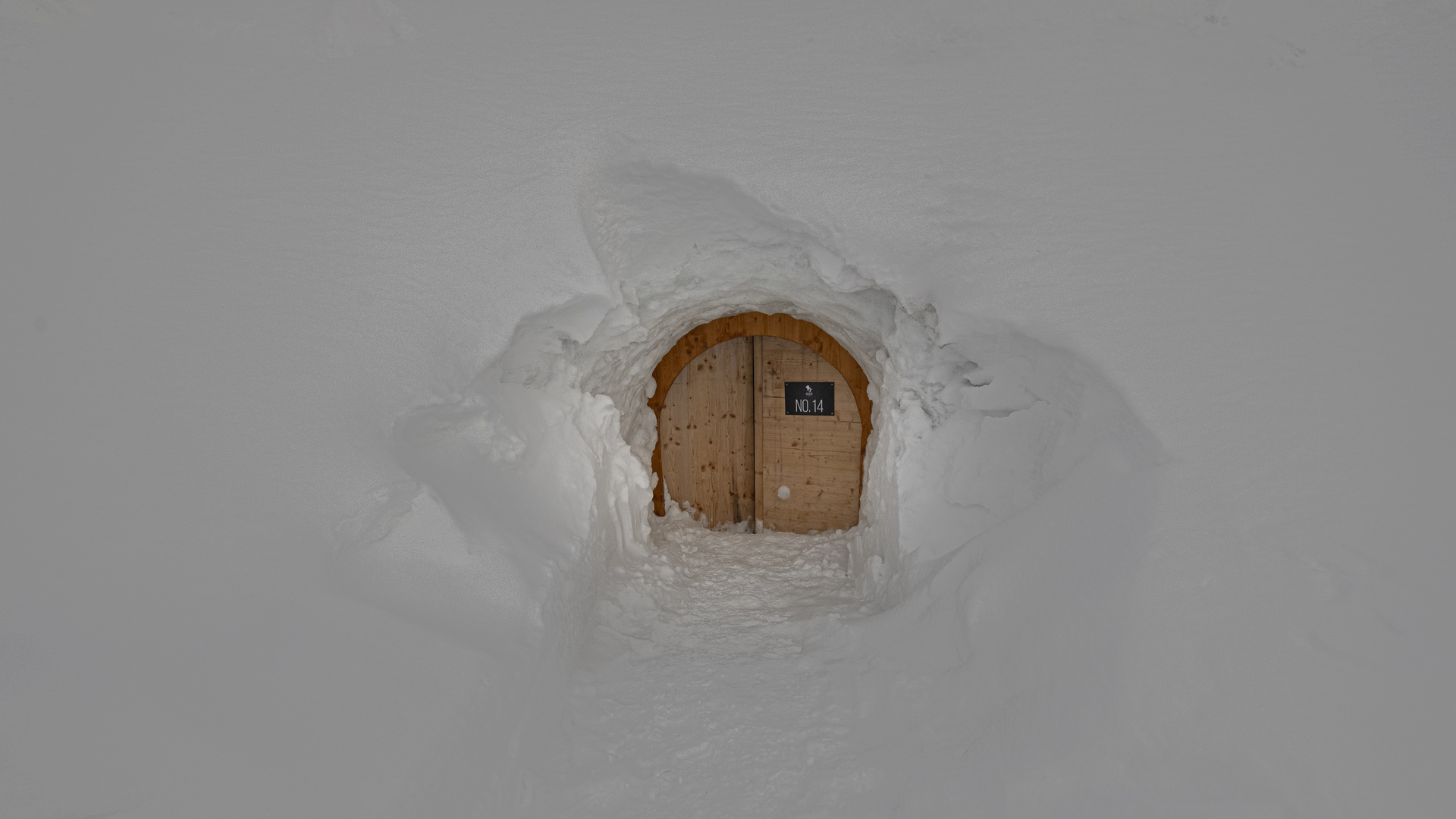 Eingang zum Iglu