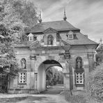 - Eingang zum Kloster Knechtsteden -