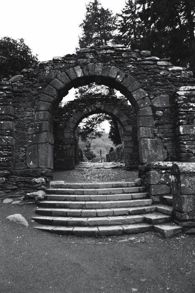 Eingang zum Klosterbezirk in Glendalough