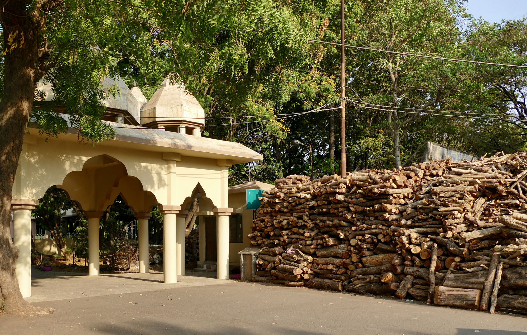 Eingang zum Krematorium in Nashik / Indien