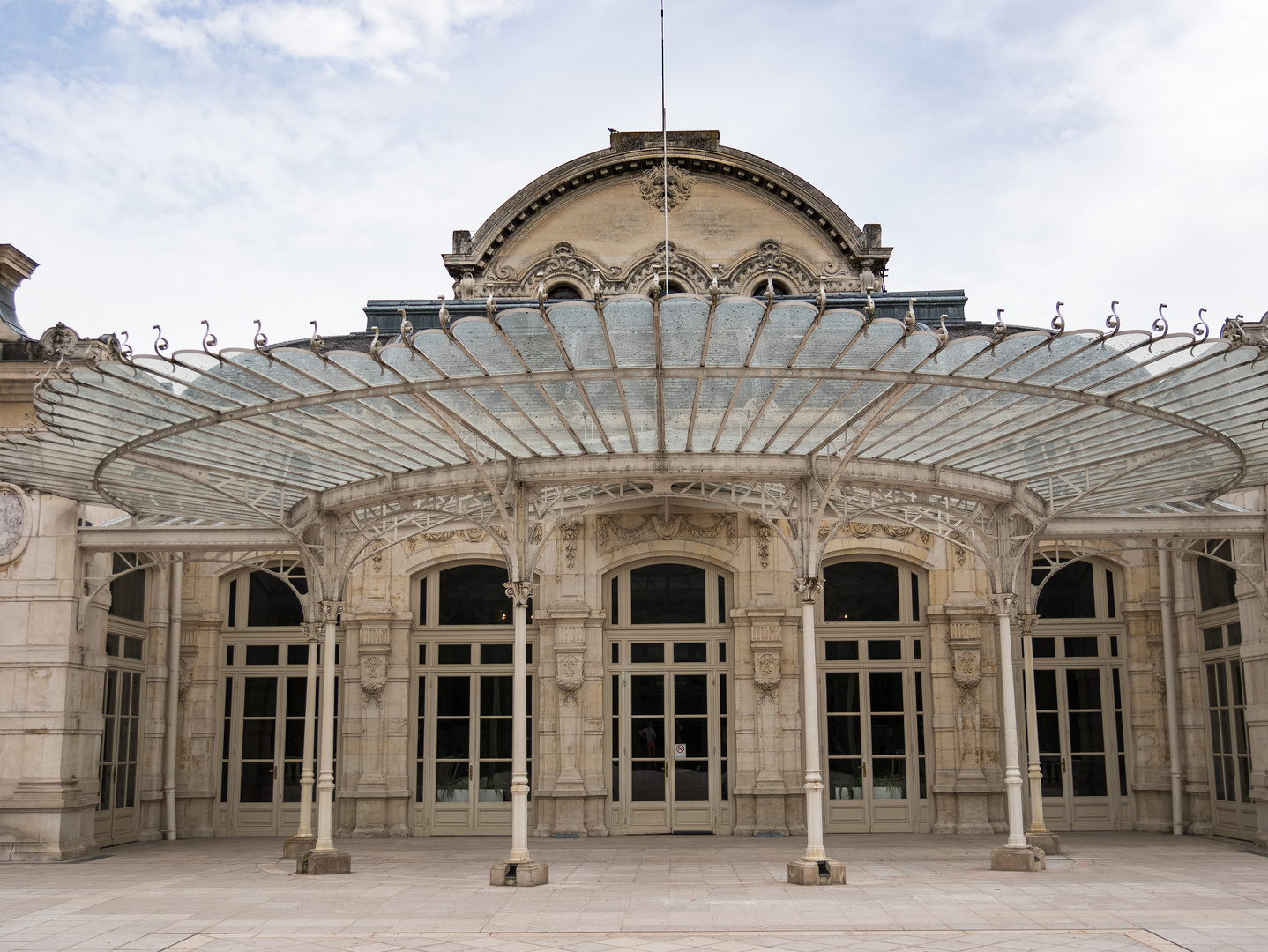 Eingang zum Palais des Congrès in Vichy